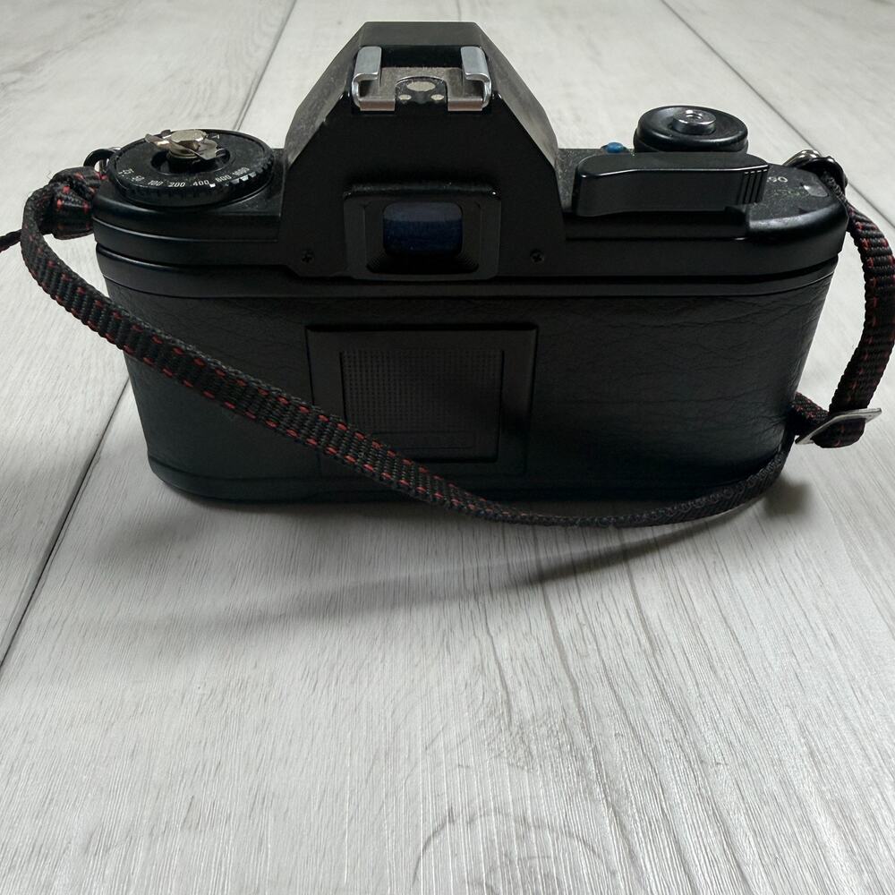 Nikon EM 35mm Film SLR Camera Body, Black (Body Only) for parts or repair - Picture 4 of 6